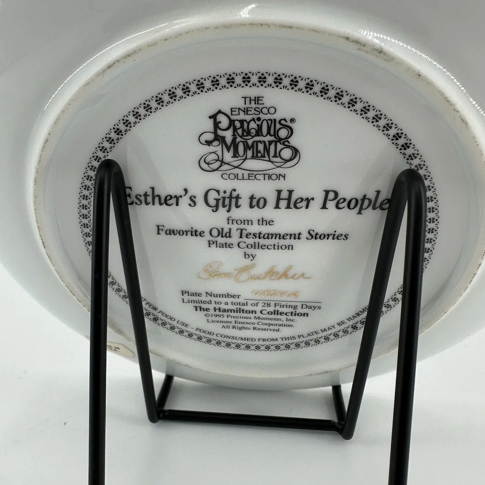 Vintage Precious‎ Moments 'Esther's Gift to Her People' 7.5